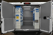 01 Ducato aménagé avec composants Syncro Ultra pour installation antennes et alarmes