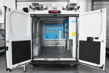 01_Citroen Jumper avec meubles dans le caisson et porte-échelles sur le toit 