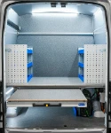 01_Espace de chargement de Transit avec glissière en aluminium et modules avec étagères