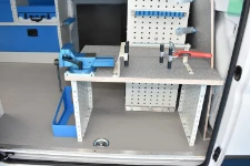 01_Établi Syncro System sur mesure pour maintenance extincteurs sur fourgon