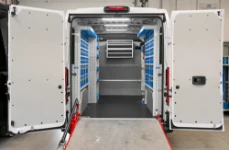 01_Fiat Ducato L2 H2 avec mobilier encombrement minimal et rampe de chargement avec kit de rotation