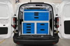 01_Ford Courier L1 H1 pour maintenance immeubles avec meubles accessibles de l’extérieur