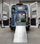 01_Ford Transit L4 H3 transformé par Syncro en atelier mobile avec rampe pour zone travaux publics