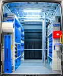 01_Iveco Daily L3 H2 équipé par Syncro pour fabricant de portes et fenêtres avec barres  de rétention du chargement