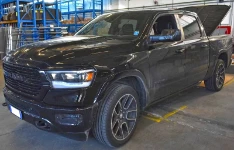 01_Le “monumental” Dodge Ram dans l’atelier d’aménagement Syncro