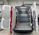 01_Mercedes Sprinter 2018 L2 H2 aménagé par Syncro pour installateur portes et fenêtres avec rampe (1)