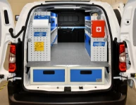01_Partner Peugeot 2018 L1H1 avec meubles Syncro System pour travaux bâtiment