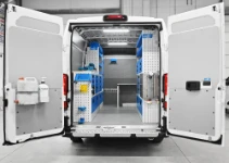 01_Peugeot Boxer 2006 L2 H2 aménagé pour engins de terrassement