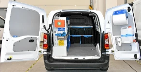 01_Peugeot Partner 2018 L1H1 équipé par Syncro pour maintenance et installation de portes et fenêtres en PVC