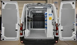 01_Renault Master équipé par Syncro pour vente baby-foot, flipper, ping pong