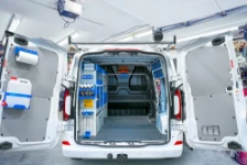 01_Transporter L1 H1 aménagé pour installateur avec porte-tout et porte-tubes Syncro