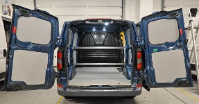01_Volkswagen Transporter pour transport moteurs électriques et composants
