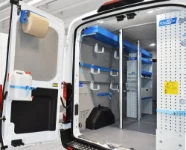 022_Paroi de gauche Transit avec barres arrimage chargement et systèmes de blocage