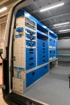 02a_Paroi de gauche Sprinter avec tiroirs, étagères, armoire, gouttière sommitale