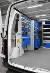 02_Armoire suspendue avec conteneurs en plastique transparent encombrement minimal sur Sprinter