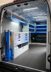 02_Établi et porte-étau basculant sur atelier mobile à bord de Renault Master
