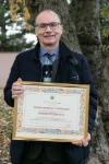 02_Luca Comunello reçoit pour Syncro System le prix Entreprise et Travail 2023 des mains du maire Aldo Maroso