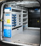 02_Paroi de gauche avec module d’ameublement en aluminium sur Maxus Deliver7