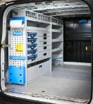 02_Paroi de gauche avec module d’ameublement en aluminium sur Maxus Deliver7