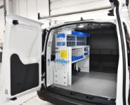 02_Paroi de gauche Caddy avec dispositif arrimage valises, conteneurs transparents amovibles et accessoires de blocage