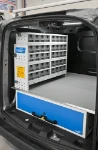 02_Paroi de gauche Courier 2024 avec bloc-tiroirs Multibox transparents