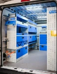 02_Paroi de gauche de Fiat Ducato avec tiroirs, étagères, dispositif arrimage valises et accessoires