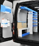 02_Paroi de gauche de Master avec rayonnages et accessoires Syncro