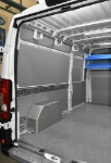 02_Paroi de gauche Movano 2022 libre avec accessoires d’arrimage