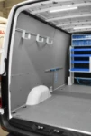 02_Paroi de gauche Sprinter avec barres à coulisse et accessoires arrimage