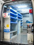 02_Paroi de gauche Sprinter avec vasque étanche pour transport de liquides, étagères et accessoires