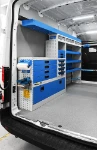 02_Paroi de gauche Transit avec zone de travail et conteneurs divers Syncro