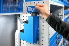 02_Porte-attaches à trois compartiments intégré dans l’aménagement Syncro