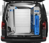 02_Rampe de chargement fermée sur Transporter meublé par Syncro