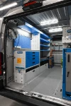 02_Zone atelier sur Ducato avec établi, prises et châssis porte-outils