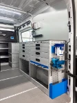 02_Zone de travail avec intégration de produits en aluminium Syncro Alu et des produits et accessoires en acier Syncro Ultra