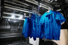 03_Fourgon avec système suspension vêtements et cintres