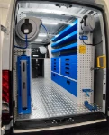 03_Iveco Daily avec tiroirs et étagères de rayonnage