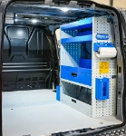 03_Paroi de droite de Custom avec étagères ouvertes et fermées (1)