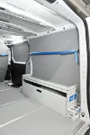 03_Paroi de droite de Trafic avec plan d’appui et barre Syncroblock d’arrimage