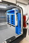 03_Paroi de droite Fiat Scudo avec porte-étau rabattable, porte-valises, tiroirs métalliques