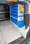 03_Paroi de droite Kia PV5 avec conteneurs amovibles et accessoires (1)
