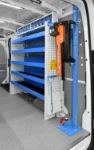 03_Paroi de droite Maxus eDELIVER9 avec grue pour fourgons et armoire suspendue transparente