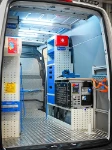 03_Paroi de droite Sprinter avec plan de travail sur groupe électrogène, étau, tiroirs