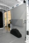 03_Paroi de droite Transit avec étagère sur mesure avec porte de fermeture