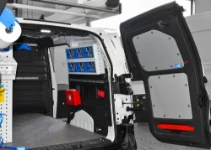 03_Paroi de droite VW ID buzz avec armoire suspendue avec tiroirs transparents