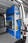 03_Porte-étau basculant avec étau, vasque étanche et étagères de rayonnage Syncro 