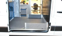 03_Rebords en bois pour contention sur fourgon pour transport boissons