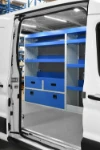 04_Accès latéral à l’espace de chargement du Ford Transit 