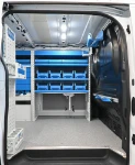 04_Accessoires Syncro sur Ford Custom: porte-bombes aérosol, barre avec système de crochets et sangles, support de câbles