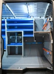 04_Compartiments spécialisés et étagère rabattable sur Daily pour travaux de voirie
